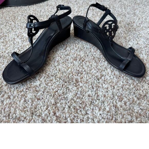 TORY BURCH T-Strap Black Leather Wedge strappy sandals, size 7.5 M - Picture 5 of 13